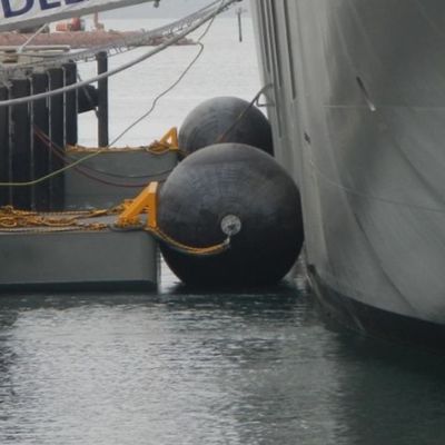 โฟมป้องกันผิวโพลียูรีเทนที่กำหนดเองสำหรับ Dock Defense
