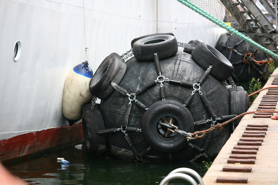 50Kpa เรือประมงนิวเมติกนอกชายฝั่งยางกันกระแทกสำหรับเรือ