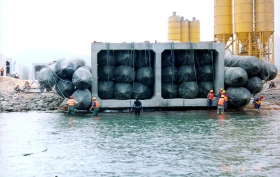 อู่ต่อเรือยางทำให้พองถุงลมนิรภัยเรือเปิดตัวเรือราคาโรงงานสำหรับขาย