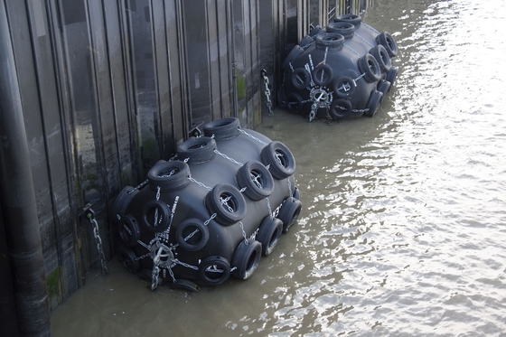 บังโคลนเรือ EVA แบบลอยตัว Polyurea Coating พร้อม Anti-Collision Customized Harbor