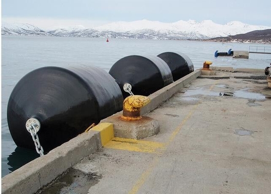 Polyurea Coating Marine Floating EVA Fender ที่มีลักษณะทนทานต่อการจอดเรือและเรือ