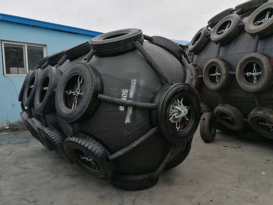 CCS Certified Inflatable Floating Black Color Pneumatic Rubber Material โยโกฮาม่า แฟนเดอร์
