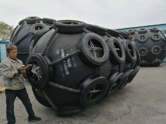 CCS Certified Inflatable Floating Black Color Pneumatic Rubber Material โยโกฮาม่า แฟนเดอร์