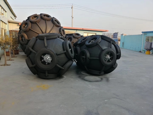 CCS Certified Inflatable Floating Black Color Pneumatic Rubber Material โยโกฮาม่า แฟนเดอร์