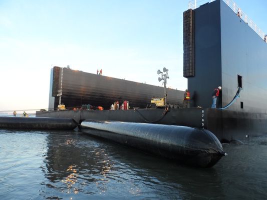 ถุงลมนิรภัยทุ่นลอยลมและยางลอยน้ำสำหรับการก่อสร้างท่าเทียบเรือ