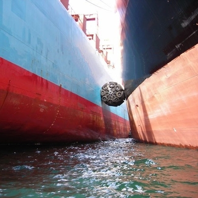 CCS ยางกันกระแทกยางกันกระแทกสำหรับเรือลาดตระเวนและเรือรบเรือรบ High Air Tightness Float Rubber Buffer