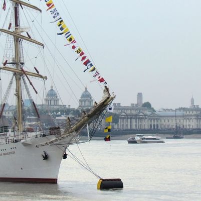 อุปกรณ์ความปลอดภัยทางทะเลทุ่นเครื่องหมายจอดเรือพร้อมไฟพลังงานแสงอาทิตย์