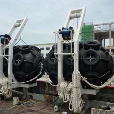 แบบลอยตัว Marine Yokohama Pneumatic Fender เส้นผ่านศูนย์กลาง 4.5 ม