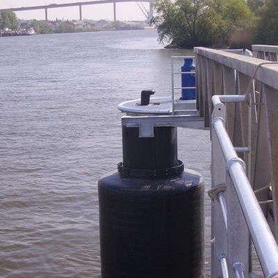 การดูดซับพลังงานสูง BV Donut Fender สำหรับเชื่อมต่อ Marine EVA Bumper