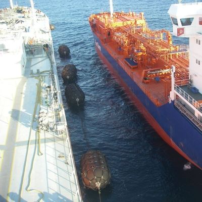 Marine Floating STS ยางกันกระแทกยางลมสำหรับการป้องกันท่าเรือ