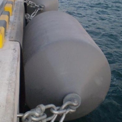 CCS Marine Polyethylene Fender ความหนาแน่นของอากาศสูงนอกชายฝั่ง EVA Fender