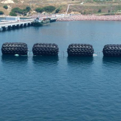 ABS Q235 หน้าแปลน 80Kpa กันชนยางทางทะเลสำหรับผู้ให้บริการก๊าซ Docking Bumper