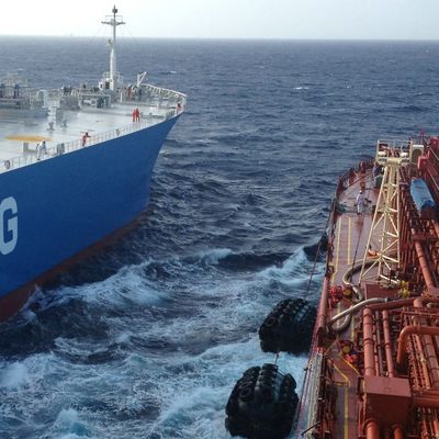 ABS CCS Yokohama Fender สำหรับการจอดเรือที่มีความยืดหยุ่นสูง Marine Rubber Buffer
