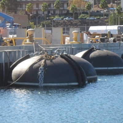 เรือดำน้ำ Hydro Pneumatic Fender กันชนเรือยางธรรมชาติสำหรับการป้องกันเรือ