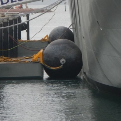 โฟมโพลียูรีเทน Fender ชนิดลอยตัวสำหรับจอดเรือและจอดเรือ